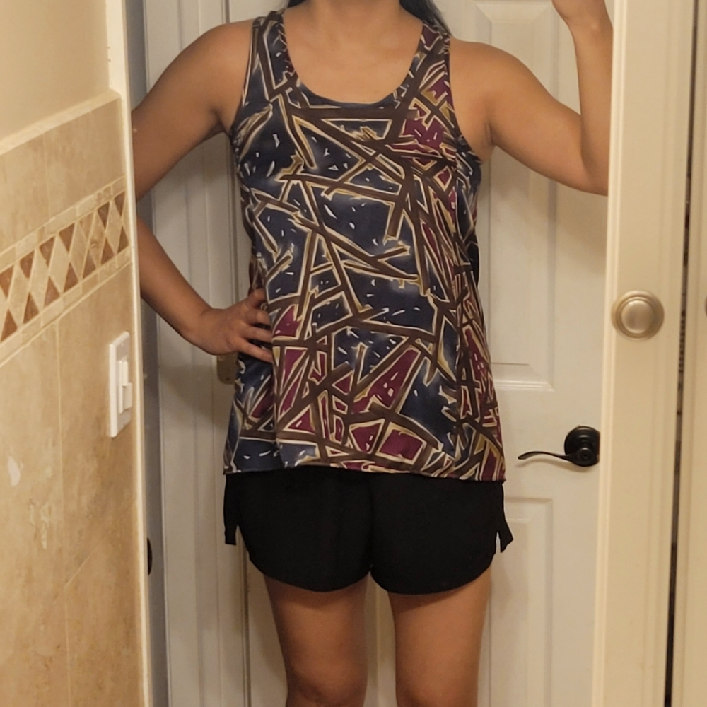 LAST CHANCE | Flowy geometric pattern top